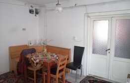 Casa pentru 2 familii, 117mp + 86 mp utili, teren 620 mp, zona Gara