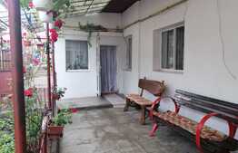 Casa pentru 2 familii, 117mp + 86 mp utili, teren 620 mp, zona Gara