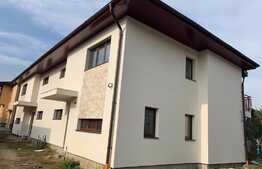 Casa cuplata cu teren de 240 mp! Zona Subcetate!