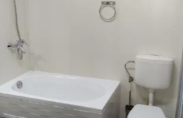 Apartament 3 camere, decomandat, parcare, terasa si gradina