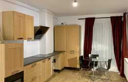 Apartament de vanzare 2 camere, balcon si garaj subteran! Semicentral!