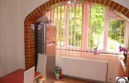 Apartament cu 2 camere, decomandat, zona linistita + loc de parcare