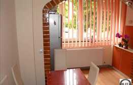 Apartament cu 2 camere, decomandat, zona linistita + loc de parcare