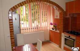 Apartament cu 2 camere, decomandat, zona linistita + loc de parcare