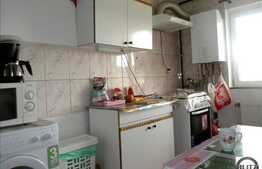 Vanzare apartament cu 1 camera la etaj intermediar