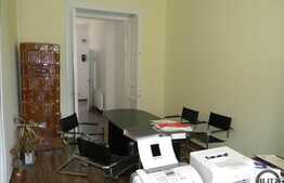 3 camere de vanzare pe strada Horea!