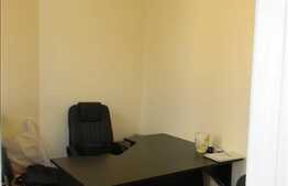 3 camere de vanzare pe strada Horea!