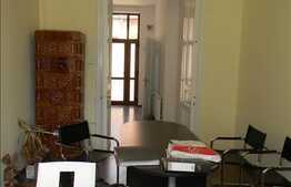 3 camere de vanzare pe strada Horea!