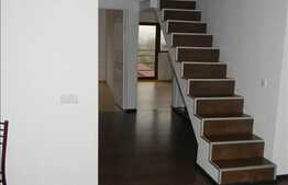 Pret excelent la 3 cam cu scara interioara!