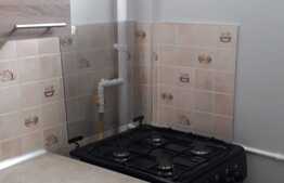 Garsoniera decomandata, 30 mp, recent renovata, zona Detunata