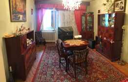 Apartament cu 3 camere, decomandat, zona Parang 