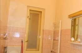 Vanzare apartament in casa cu 2 camere, 64 mp plus pod mansardabil