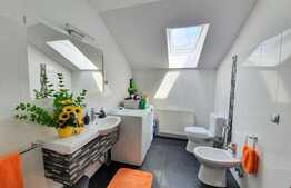 Oportunitate! Scara interioara, 137 mp, parcare! Zona strazii Florilor!