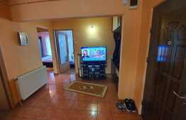 Apartament cu 3 camere, etaj intermediar, in zona centrala Apahida