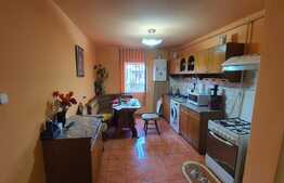 Apartament cu 3 camere, etaj intermediar, in zona centrala Apahida