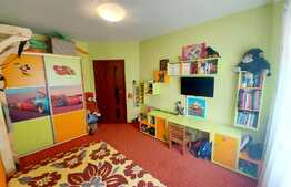 Pret avantajos! Apartament 2 camere, decomandat, parcare, zona strazii Stejarului!