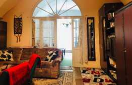 Apartament in casa muzeala, in inima Clujului 