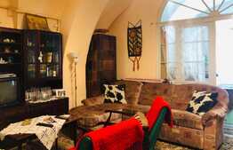 Apartament in casa muzeala, in inima Clujului 