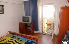 Vanzare apartament cu 3 camere, cu boxa si cu  loc parcare, zona Piata Zorilor