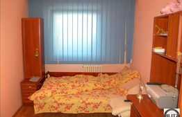 Vanzare apartament cu 3 camere, cu boxa si cu  loc parcare, zona Piata Zorilor