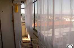 Vanzare apartament cu 3 camere, cu boxa si cu  loc parcare, zona Piata Zorilor