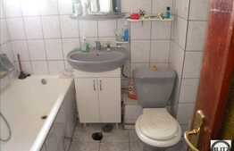 Vanzare apartament cu 3 camere, cu boxa si cu  loc parcare, zona Piata Zorilor