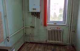 Apartament 2 camere, intermediar, renovabil, zona Piata Hermes