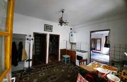 Casa cu teren de 1392 mp in zona strazii Bucuresti