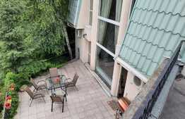 Vila exclusivista cu piscina interioara, in cartierul Faget