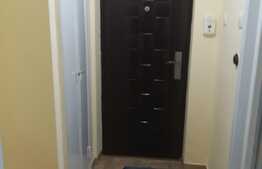 Garsoniera luminoasa, etaj intermediar, 28mp + balcon, zona Detunata