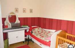 Apartament de vanzare cu 3 camere, mobilat partial