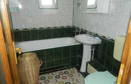 Apartament 3 camere, 70 mp, decomandat, zona UMF