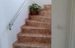 Casa de vanzare, 190 mp utili, 1150 mp teren, zona de case  