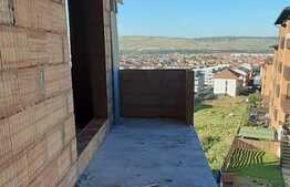 EXCLUSIVITATE! Apartament 3 camere, 58 mp, terasa 15mp, gradina 20mp, zona Sub Cetate