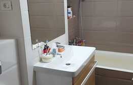 Apartament 4 camere, decomandat, etaj intermediar, zona Calea Floresti