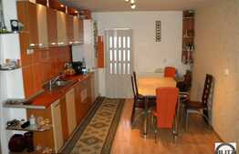 Apartament 3 camere, decomandat, zona Aleea Borsa, 67 mp, boxa depozitare