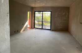 Cladire centrala noua, 270 mp, se finiseaza in functie de nevoi, curte cu locuri de parcare