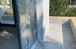 Cladire centrala noua, 270 mp, se finiseaza in functie de nevoi, curte cu locuri de parcare