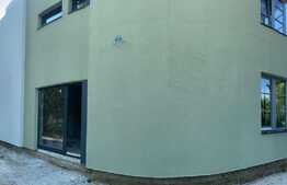 Cladire centrala noua, 270 mp, se finiseaza in functie de nevoi, curte cu locuri de parcare