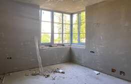 Cladire centrala noua, 270 mp, se finiseaza in functie de nevoi, curte cu locuri de parcare