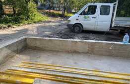 Cladire centrala noua, 270 mp, se finiseaza in functie de nevoi, curte cu locuri de parcare