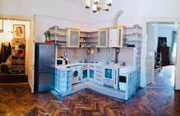 Apartament 2 camere, in cladire istorica, in inima Clujului 