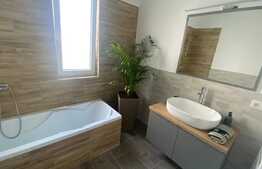 Apartament 3 camere,lux, etaj intermediar,incalzire in pardoseala, zona Subcetate