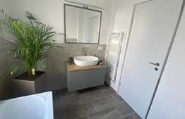 Apartament 3 camere,lux, etaj intermediar,incalzire in pardoseala, zona Subcetate