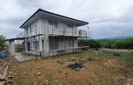 Casa individuala, 140 mp utili, 350 mp teren, asfalt, toate utilitatile, Dezmir