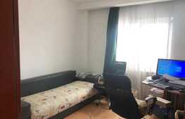 De vanzare apartament cu 3 camere, decomandat, 74.63 mp
