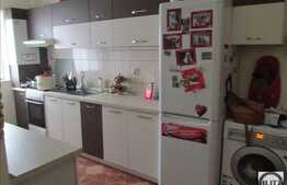 Vanzare 3 camere in zona pietei agro-alimentara, etaj intermediar