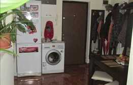 Vanzare 3 camere in zona pietei agro-alimentara, etaj intermediar