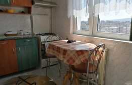 Apartament cu 1 camera, 40 mp, decomandat, parcare, zona Bloc Spray