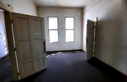 Vila cu valoare artistica ambientala, cu aspect de conac, in zona semicentrala